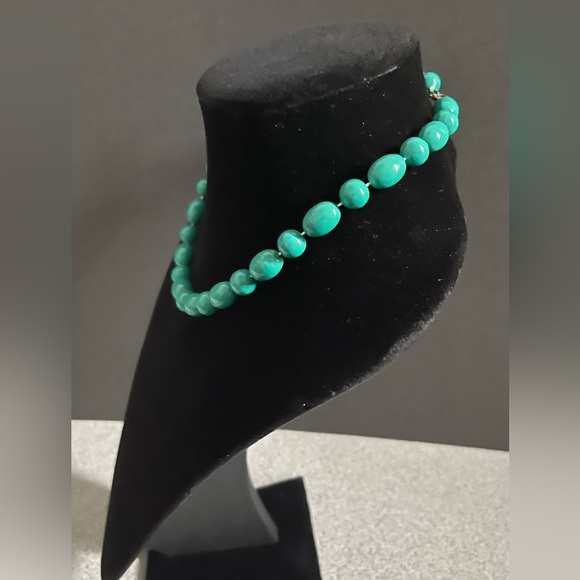 Vintage Green Bead Necklace - Picture 2 of 6